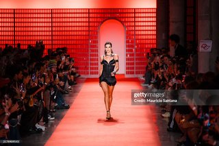 Camila Queiroz feet photo thumbnail