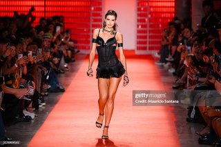 Camila Queiroz feet photo thumbnail