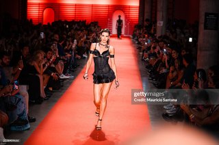 Camila Queiroz feet photo thumbnail