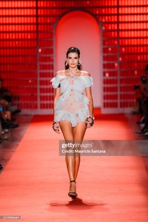 Camila Queiroz feet photo thumbnail