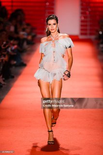 Camila Queiroz feet photo thumbnail