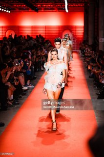 Camila Queiroz feet photo thumbnail