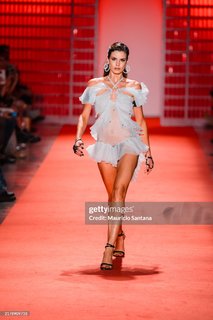 Camila Queiroz feet photo thumbnail