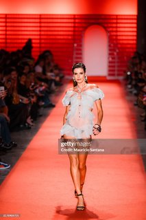 Camila Queiroz feet photo thumbnail