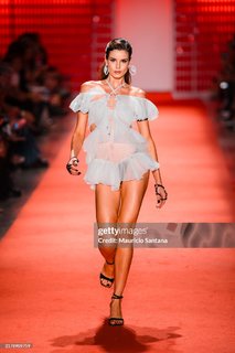 Camila Queiroz feet photo thumbnail