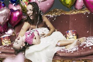 Camila Raznovich feet photo thumbnail