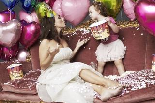 Camila Raznovich feet photo thumbnail