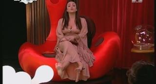 Camila Raznovich feet photo thumbnail