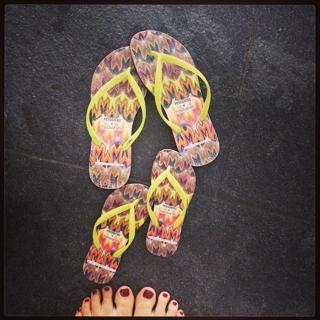 Camila Raznovich feet photo thumbnail