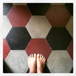 Camila Raznovich feet photo thumbnail