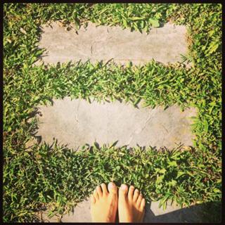 Camila Raznovich feet photo thumbnail