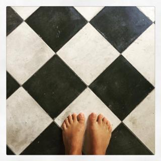 Camila Raznovich feet photo thumbnail