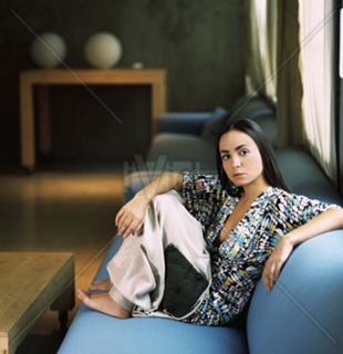 Camila Raznovich feet photo thumbnail