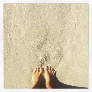 Camila Raznovich feet photo thumbnail