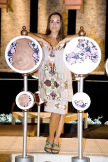 Camila Raznovich feet photo thumbnail