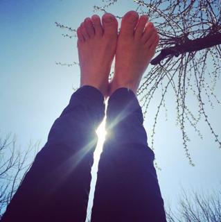 Camila Raznovich feet photo thumbnail