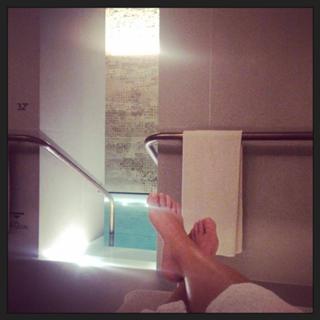 Camila Raznovich feet photo thumbnail