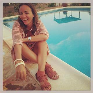 Camila Raznovich feet photo thumbnail