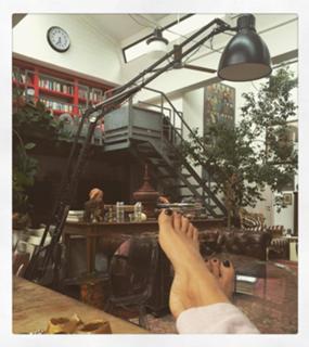 Camila Raznovich feet photo thumbnail