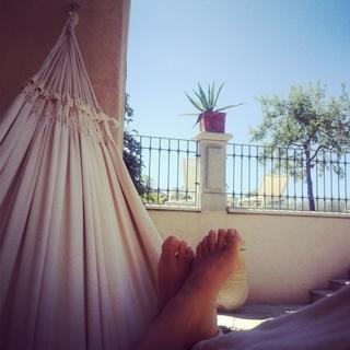 Camila Raznovich feet photo thumbnail