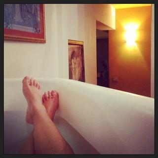 Camila Raznovich feet photo thumbnail