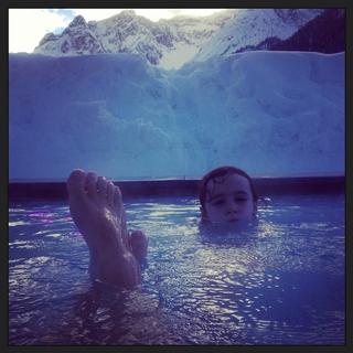 Camila Raznovich feet photo thumbnail