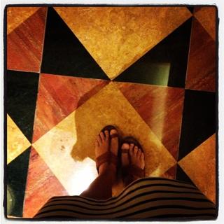 Camila Raznovich feet photo thumbnail