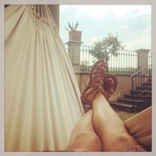 Camila Raznovich feet photo thumbnail