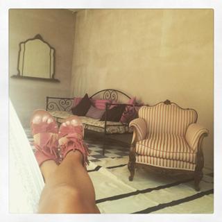 Camila Raznovich feet photo thumbnail