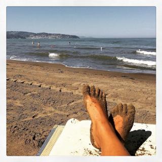 Camila Raznovich feet photo thumbnail