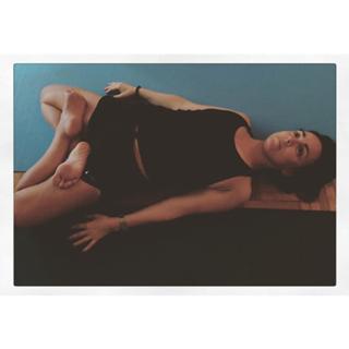 Camila Raznovich feet photo thumbnail