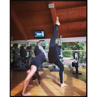 Camila Raznovich feet photo thumbnail