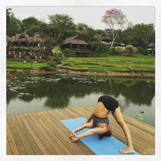 Camila Raznovich feet photo thumbnail