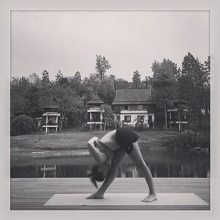 Camila Raznovich feet photo thumbnail