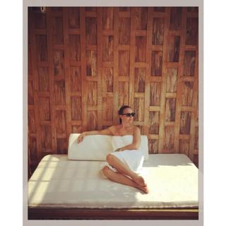 Camila Raznovich feet photo thumbnail