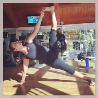 Camila Raznovich feet photo thumbnail