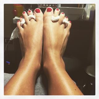 Camila Raznovich feet photo thumbnail