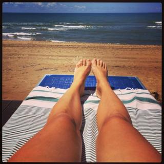 Camila Raznovich feet photo thumbnail