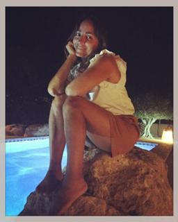 Camila Raznovich feet photo thumbnail