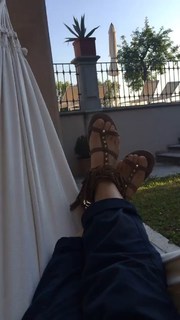 Camila Raznovich feet photo thumbnail