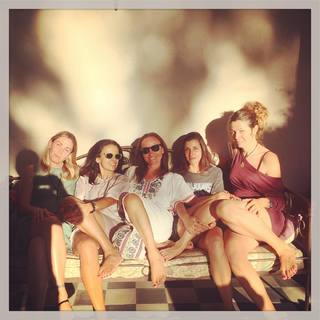 Camila Raznovich feet photo thumbnail