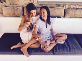 Camila Raznovich feet photo thumbnail