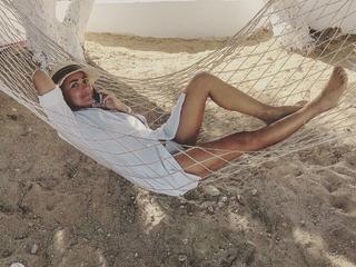 Camila Raznovich feet photo thumbnail