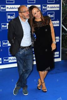 Camila Raznovich feet photo thumbnail