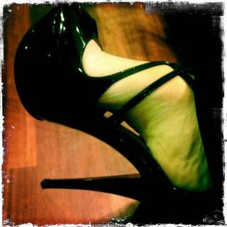 Camila Raznovich feet photo thumbnail