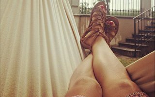 Camila Raznovich feet photo thumbnail