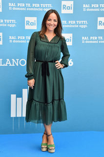 Camila Raznovich feet photo thumbnail