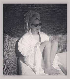 Camila Raznovich feet photo thumbnail