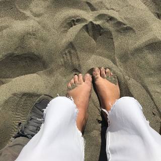 Camila Raznovich feet photo thumbnail