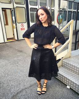 Camila Raznovich feet photo thumbnail